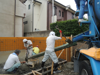 基礎スラブのコンクリート打設